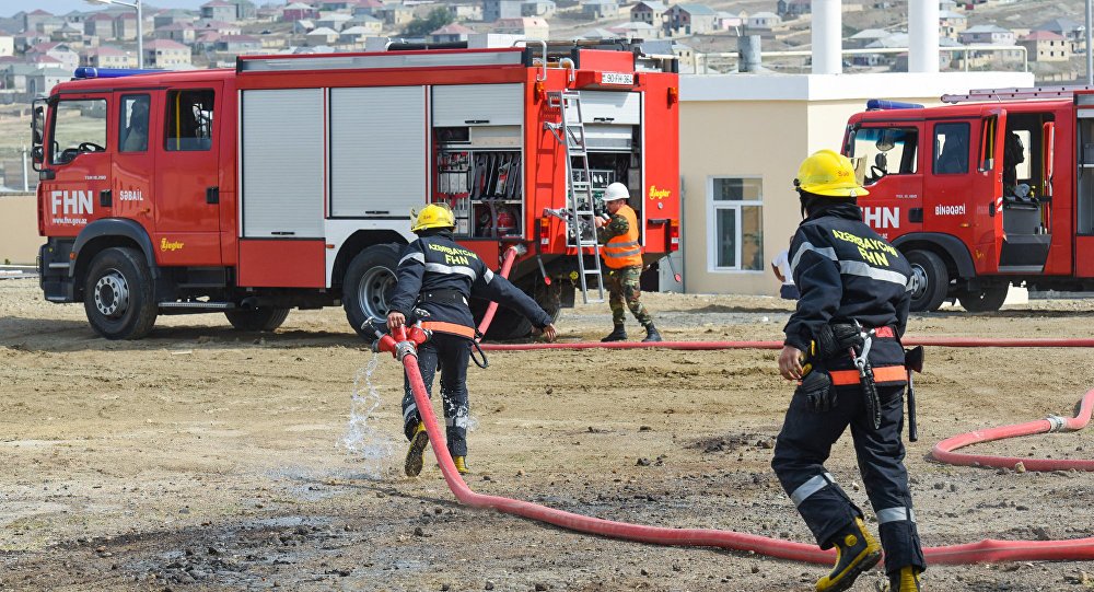 Sumqayıtda beşmərtəbəli yaşayış binasında yanğın: sakinlər təxliyə edildilər