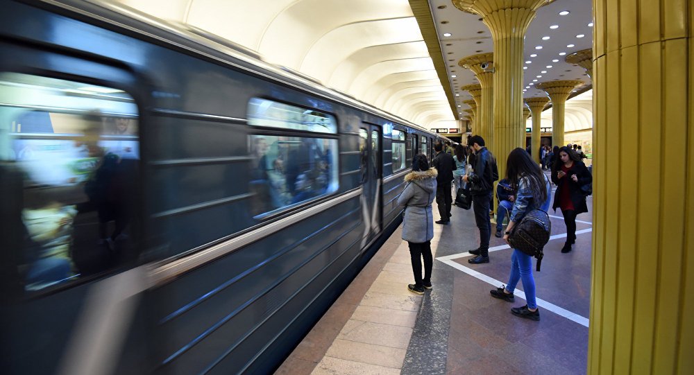 Bakı metrosunda oğlan qıza TƏCAVÜZ ETDİ - Qızın ürəyi getdi