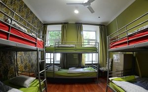 Hostel yoxsa əxlaqsızlıq yuvası? - Milli Məclisdə MÜZAKİRƏ