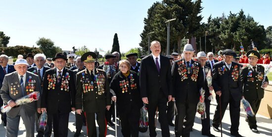 Prezident Qələbə Günü ilə bağlı mərasimdə iştirak edir