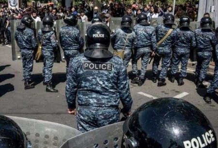 Yerevanda rüşvətə görə iki polis tutuldu