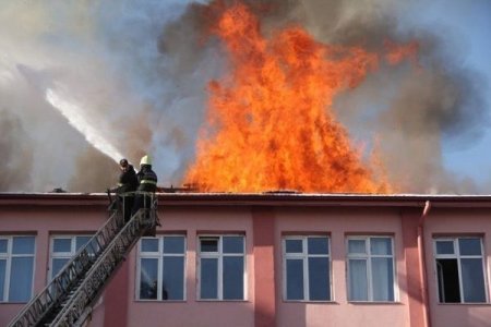 Azərbaycanda orta məktəbdə yanğın - şagirdlər təxliyə olundu - FOTOLAR