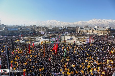 İran ABŞ bazalarını vurduqdan sonra Süleymanini dəfn etdi - FOTO