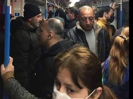 Metropolitenin yeni iş rejimi sıxlığa səbəb olur - Foto