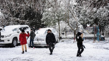 10 dərəcə şaxta, güclü külək, buz bağlayan yollar - Bu günün HAVASI