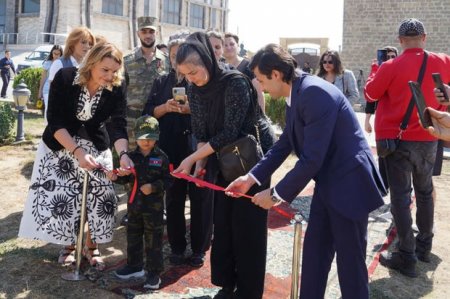 Bakıda “Dəmir yumruq” heykəlinin açılışı oldu – FOTO