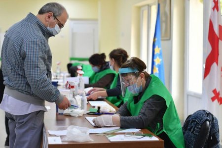 Gürcüstanda bələdiyyə seçkiləri keçirilir