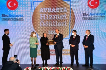 Türkiyədə Polad Həşimovun anasına mükafat təqdim olundu - FOTO