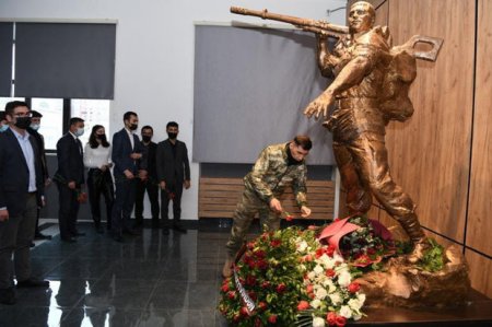 “44 Günün Qəhrəmanları” layihəsi çərçivəsində tələbələrlə növbəti görüş keçirilib - FOTO