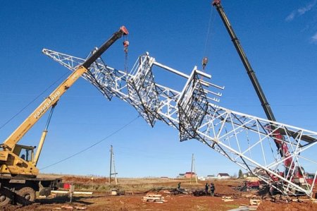 Ağsuda elektrik dirəkləri aşıb: Yolların və kəndlərin enerji təchizatı kəsilib