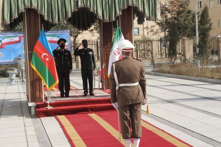 Azərbaycanın müdafiə naziri İran Silahlı Qüvvələrinin Baş Qərargah rəisi ilə görüşüb - FOTO