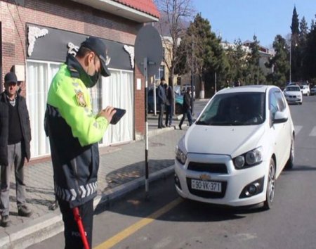 Qaxda dayanma-durma qaydalarını pozan sürücülər cərimələnib – FOTO