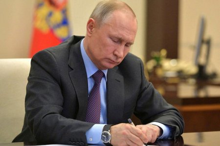 Putin Rusiyadan pul çıxarılmasına məhdudiyyət tətbiq etdi