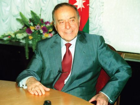 Heydər Əliyev əməlləri ilə xalqının qəlbində özünə əbədi heykəl ucaldıb