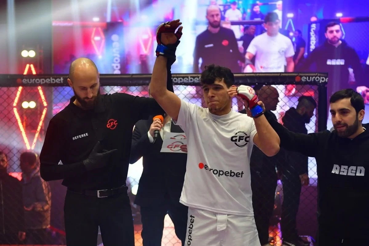 19 yaşlı azərbaycanlı MMA döyüşçüsü rəqibini ilk raundda məğlub edib