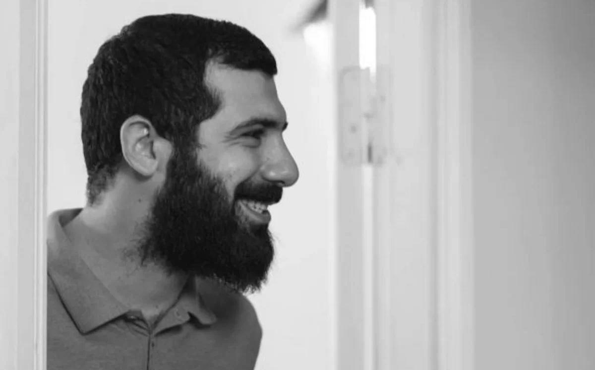  Türkiyənin Diyarbəkir vilayətində vəhşicəsinə qətlə yetirilən 8 yaşlı Narin Güranın öldürülməzdən qısa müddət əvvəl ailəsi ilə birlikdə çıxdığı gəzintidə çəkdirdiyi fotoları ortaya çıxıb.  Bu barədə Bizimlider Türkiyə KİV-ə istinadən xəbər verir.  2