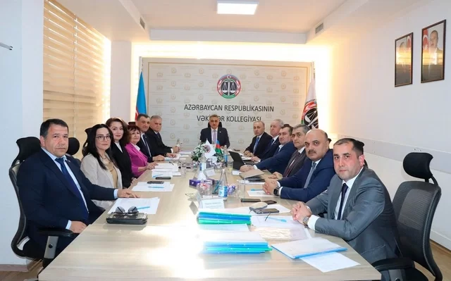İntizam pozuntularına görə 4 vəkilə xəbərdarlıq edilib, ikisinə isə töhmət verilib